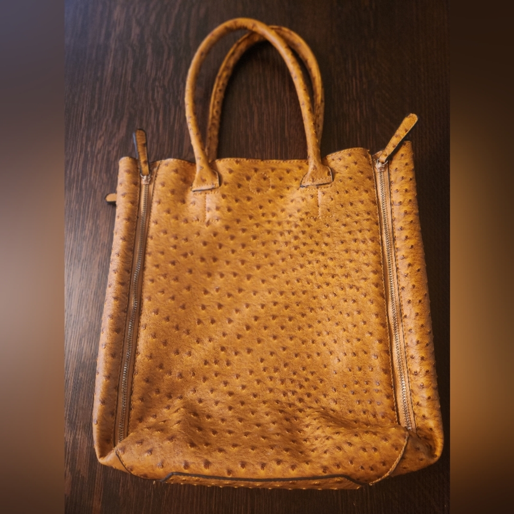 Ostrich 👜 embossed shoulder tote bag Gold/Carmel color EUC $28